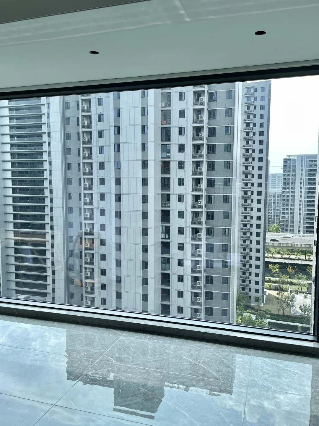 邻居说我真敢选！大落地窗玻璃真的很香啊?