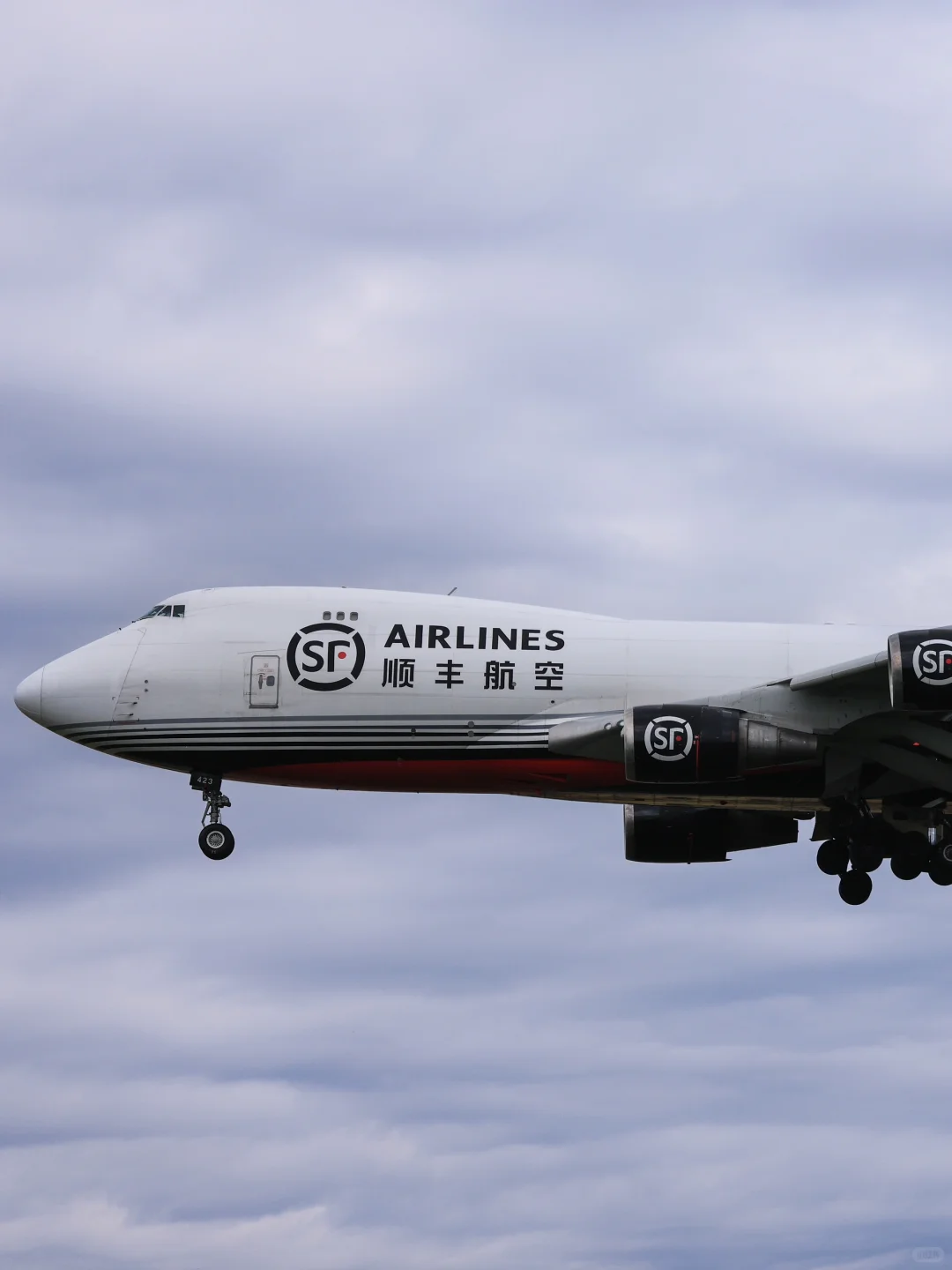 同一天的顺丰航空747和757，暴雨前后