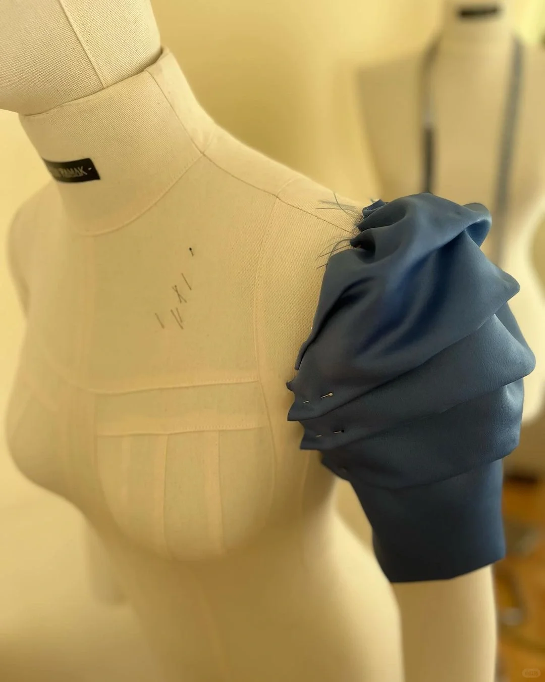 六张图教你制作好看的褶皱泡泡袖