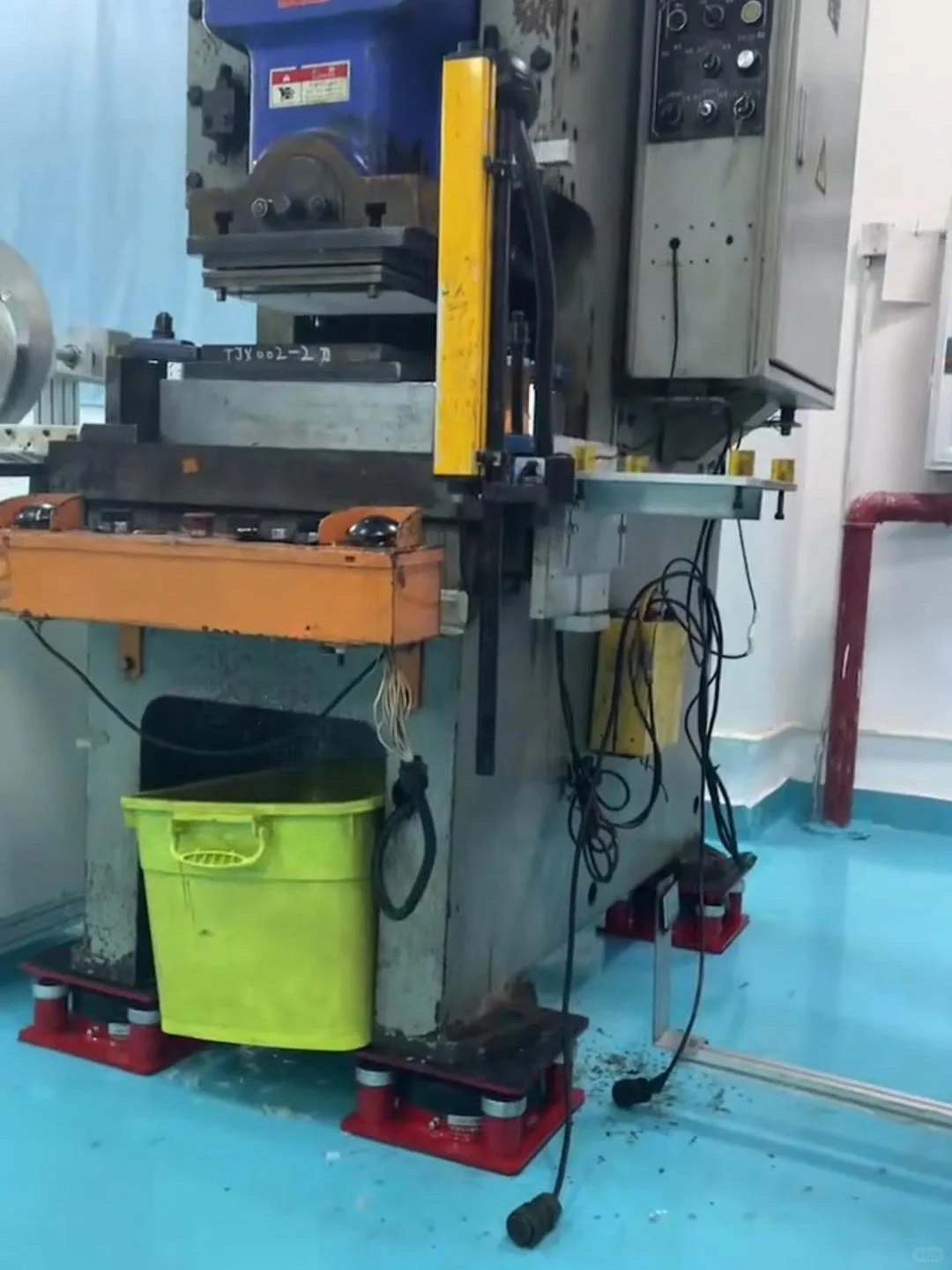 冲床减振方案 | 冲床安装空气减振器！