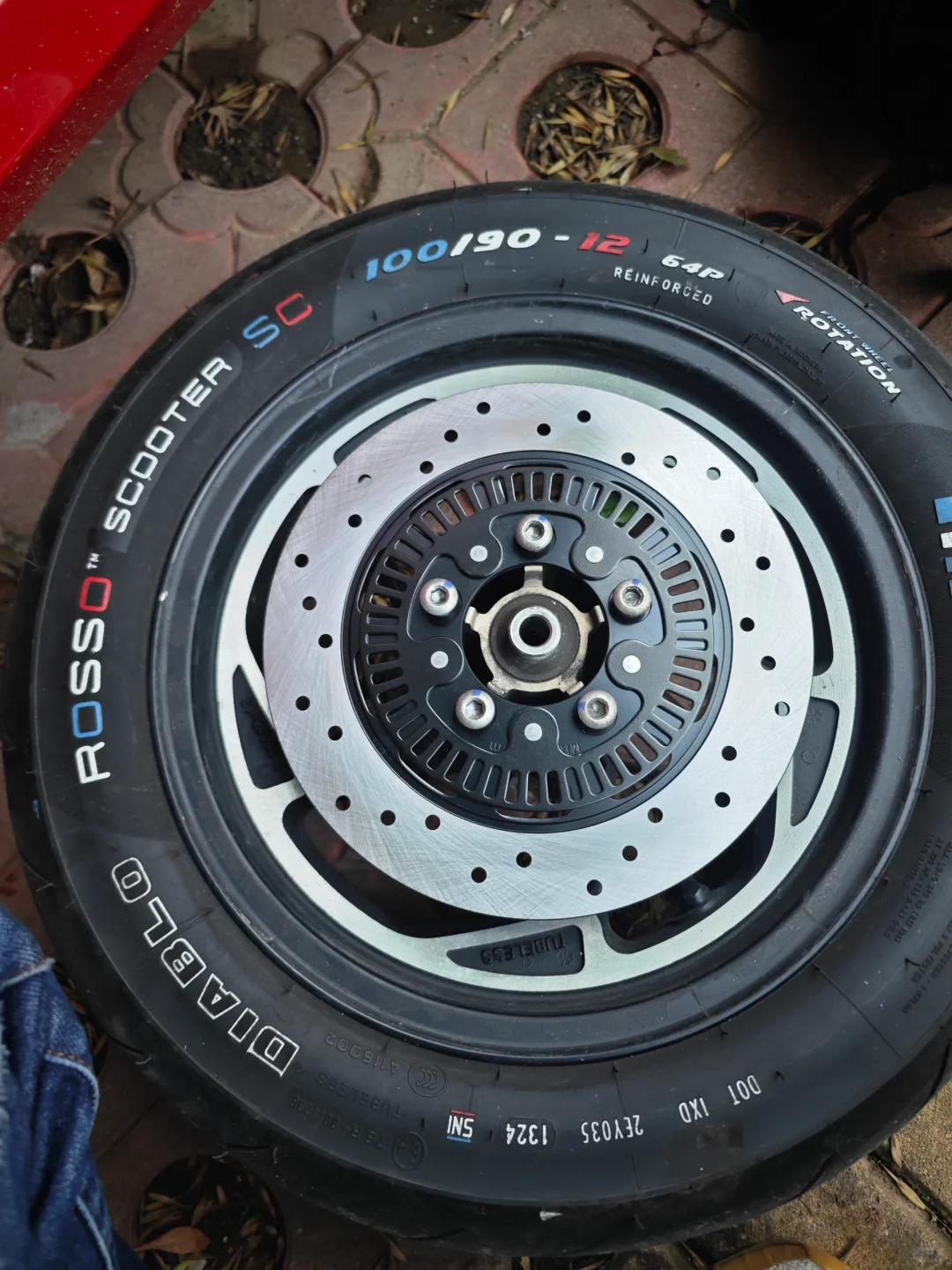 极核AE8换前卡钳