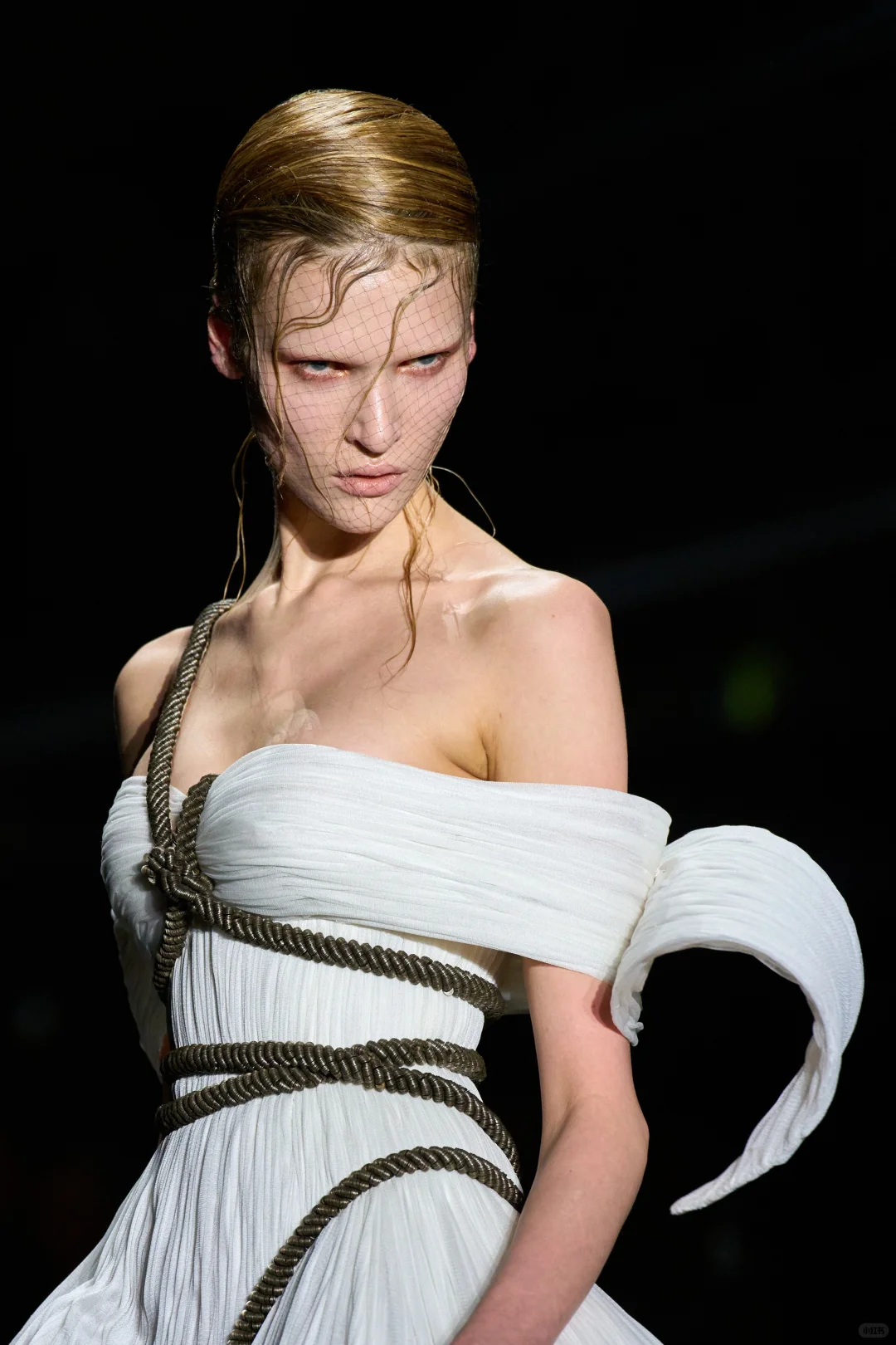 绳束与白褶 ，JPG 这套高定太美了 ?