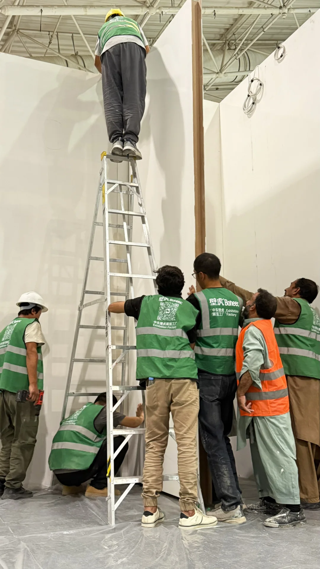 多团队交叉作业，我们协调自如