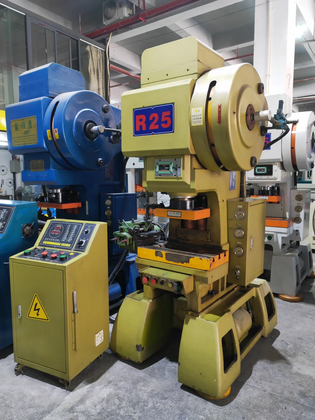 大量高速冲床现货