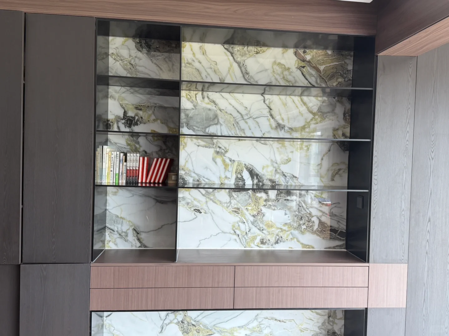 拒绝商务会所风！改造意式沙发背景墙