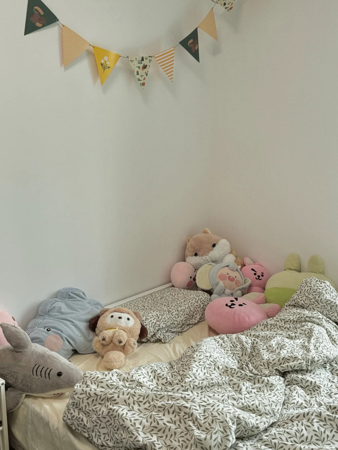 我用开放式衣柜打造了一个伪半包围卧室?