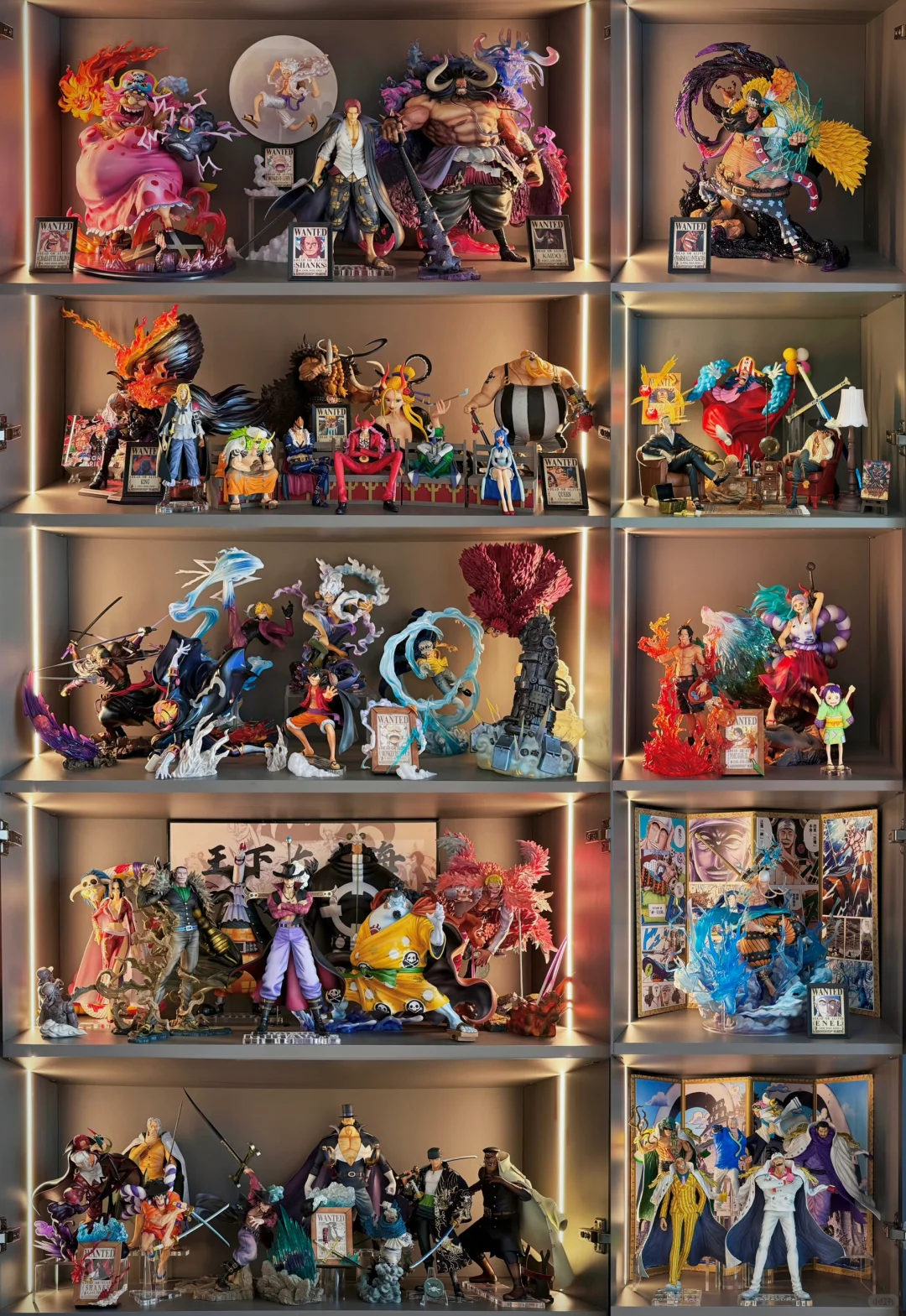 我的海贼王手办收藏（客厅柜）持续更新中……