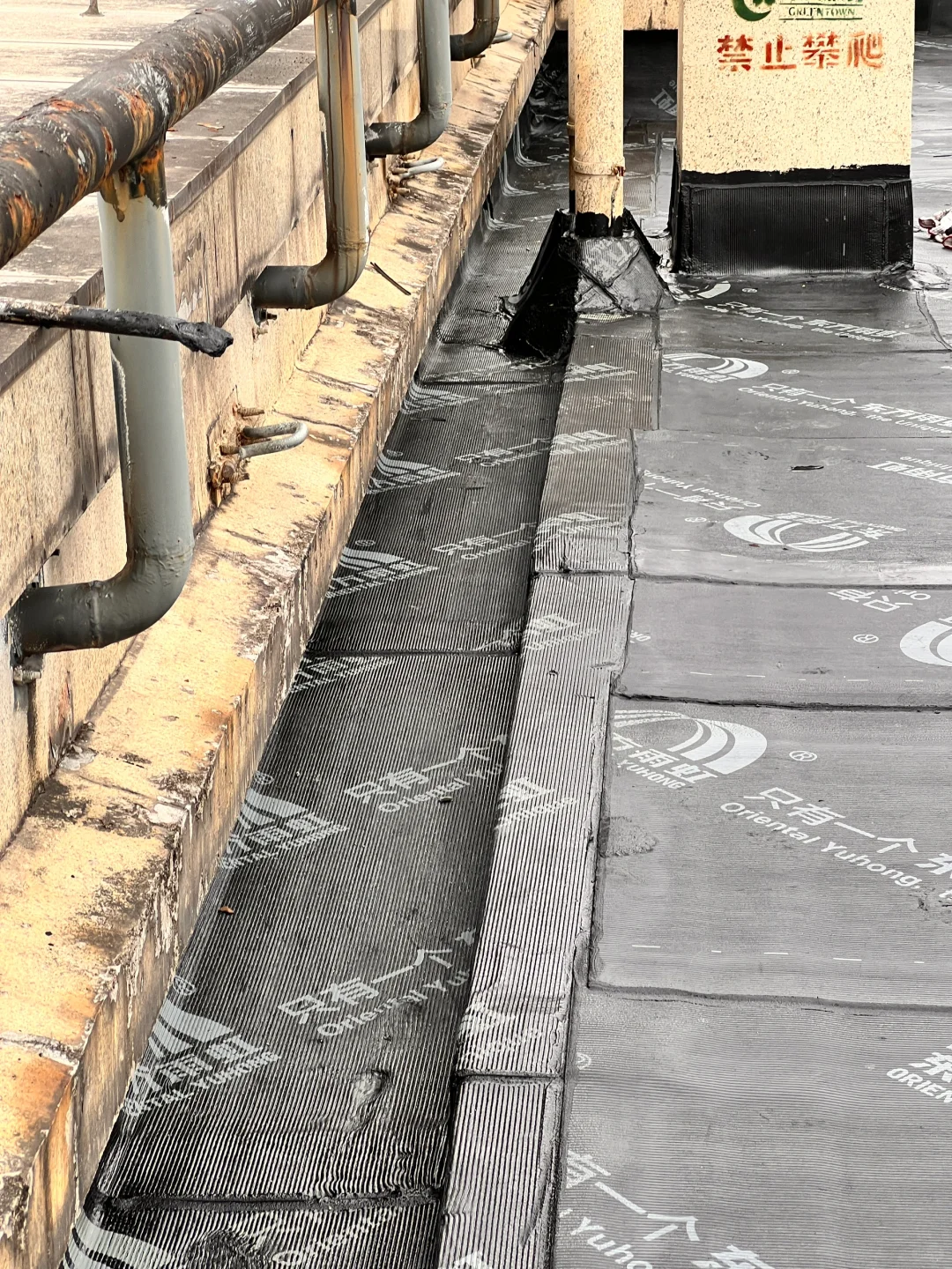 屋顶防水严谨老爹来了之后让我多花了 2w ?