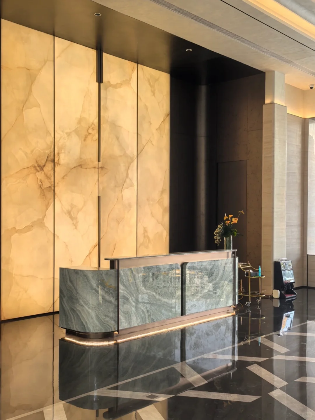 全网?都在找到这款新材料 |透光云石背景