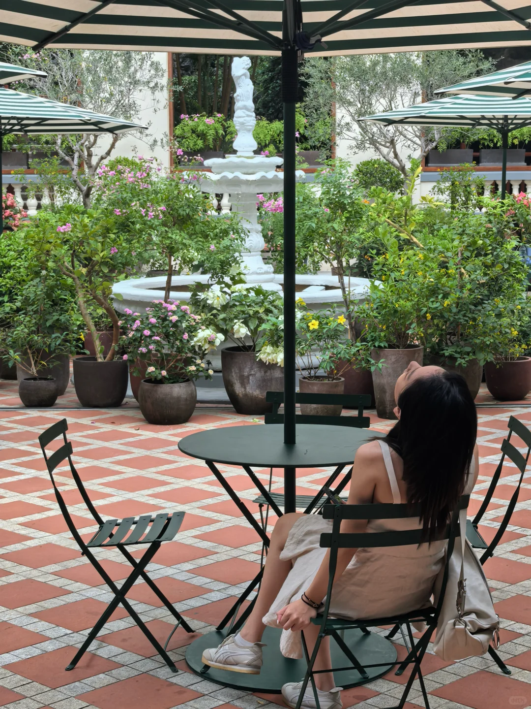 港中大LLM｜背挺直一点 再往前一点