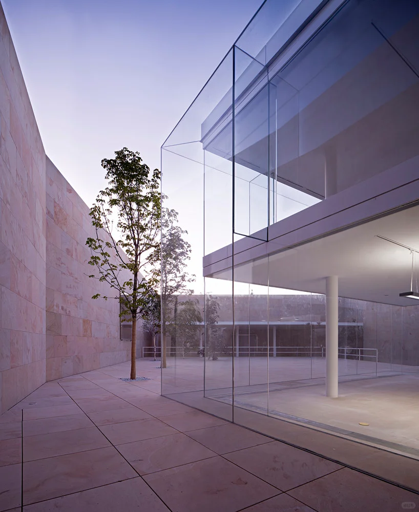 建筑 | 轻巧的玻璃盒子