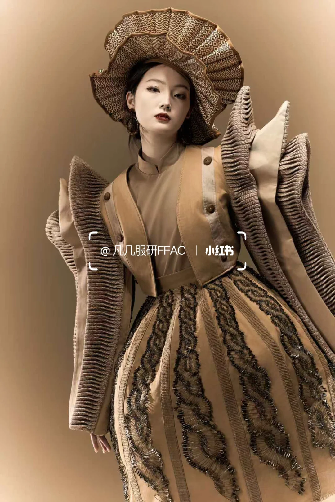 毕设LOOK——OMG!爱上压褶了