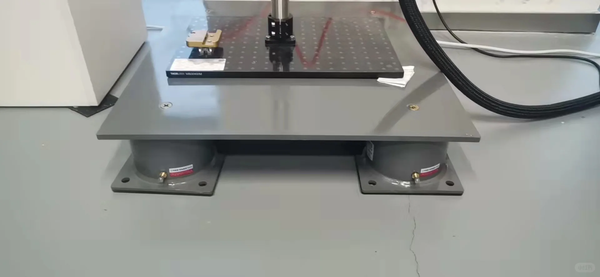 精密仪器隔振秘诀就是他——薄膜式气浮减振器