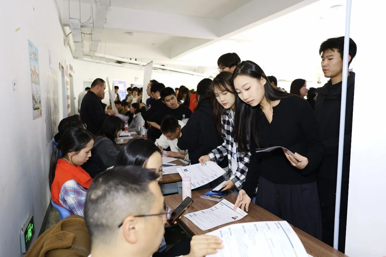 直击湖外秋招招聘会