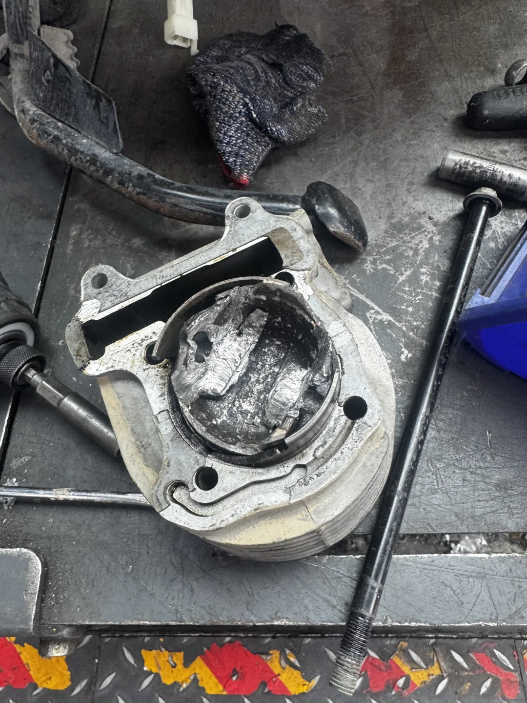 头一次见，发动机这样？！