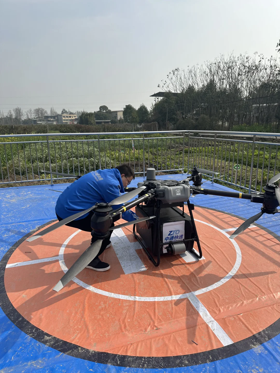 哈？新都乡坝头都用无人机送快递了！！？