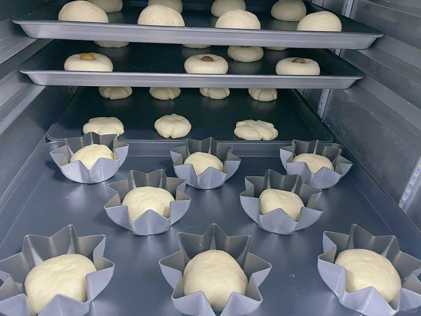 在启东十年烘焙经验 拥有200平中央厨房