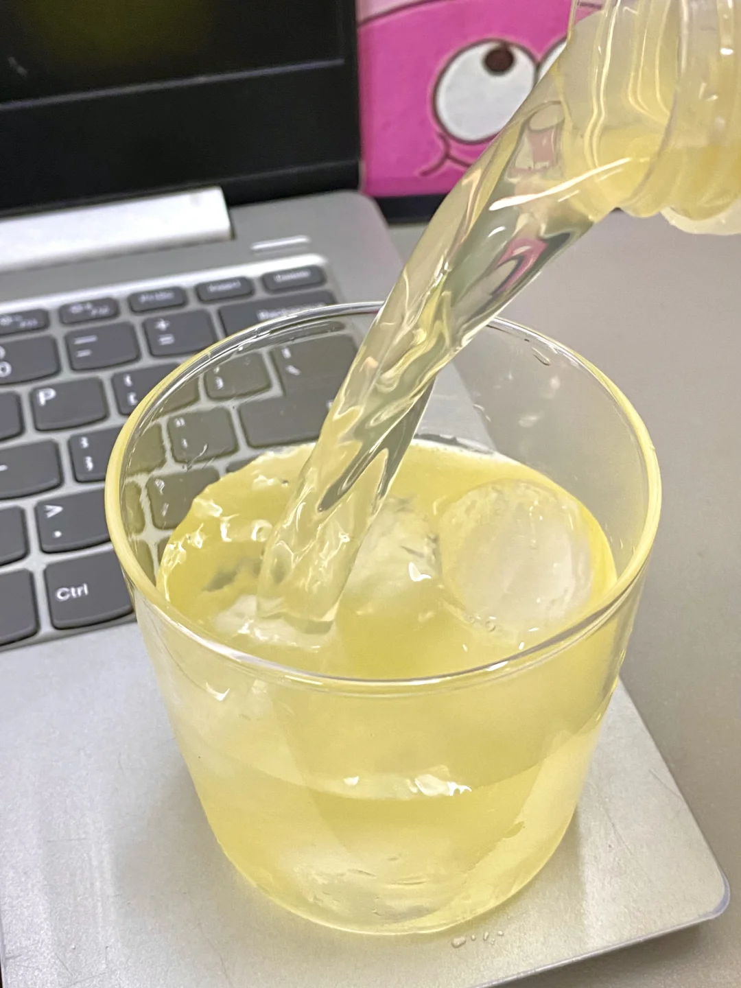 谁懂打工人每天靠一瓶维B水续命。。。