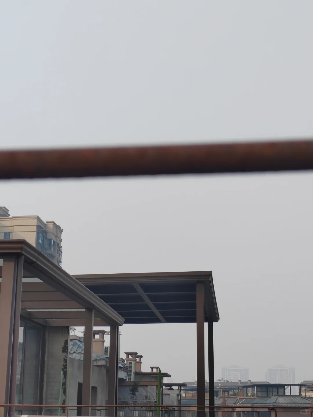 顶楼防水做了，准备上面再搭个钢架棚