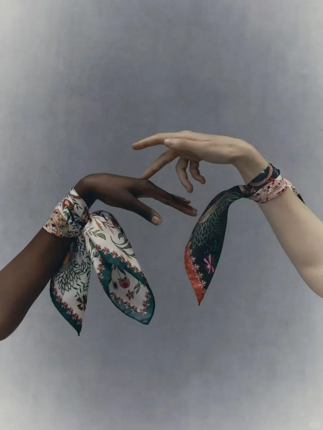 伦敦百年织物品牌公开的丝巾妙用?