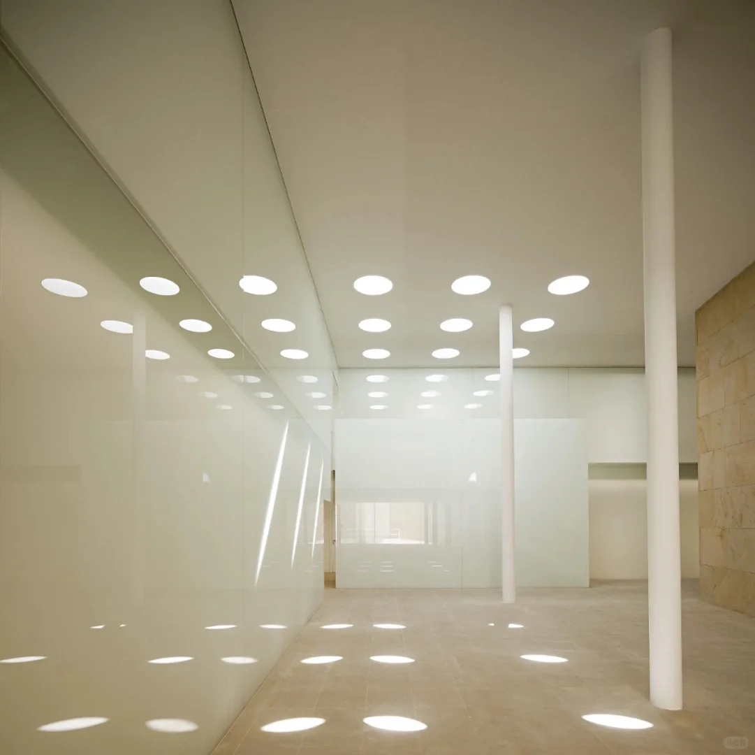 未来感建筑-纯粹有趣的玻璃盒子建筑