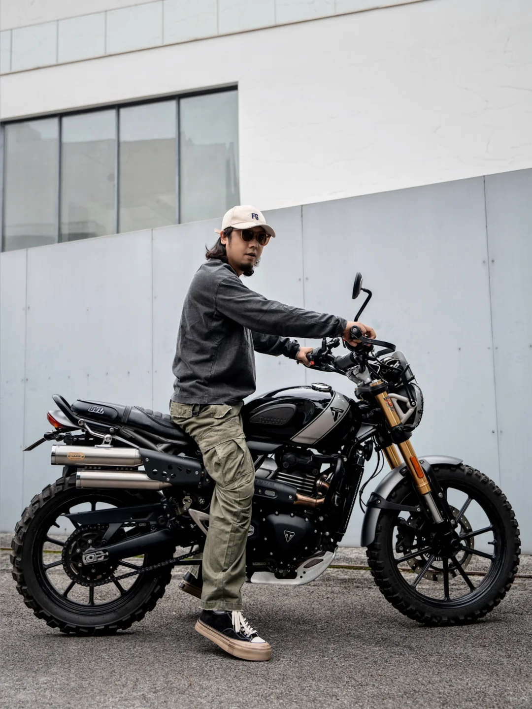 小短腿就要骑大摩托！