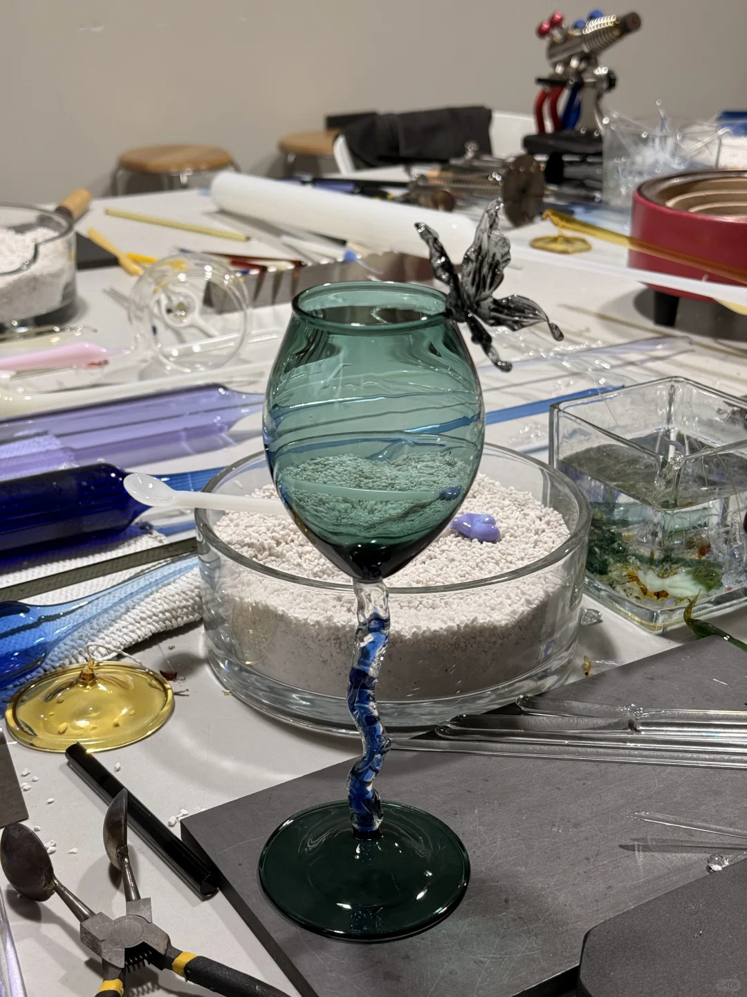 在景德镇做玻璃杯上的灵动蝶韵?