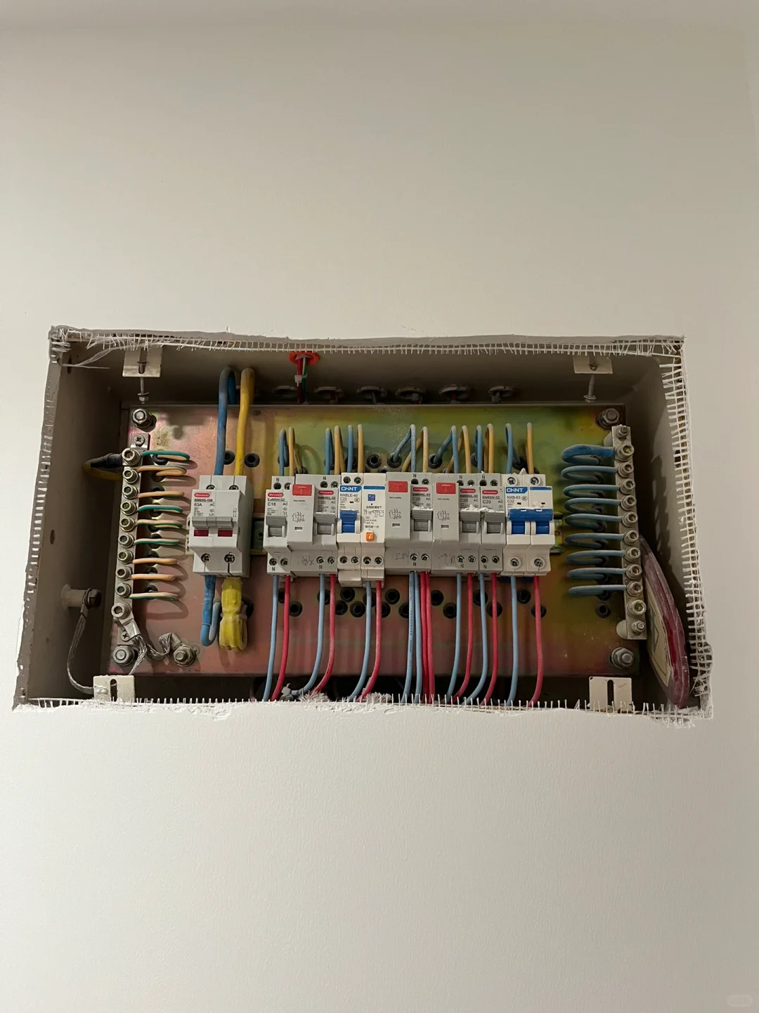 今天来到北京朝阳区维修家庭漏电跳闸断路