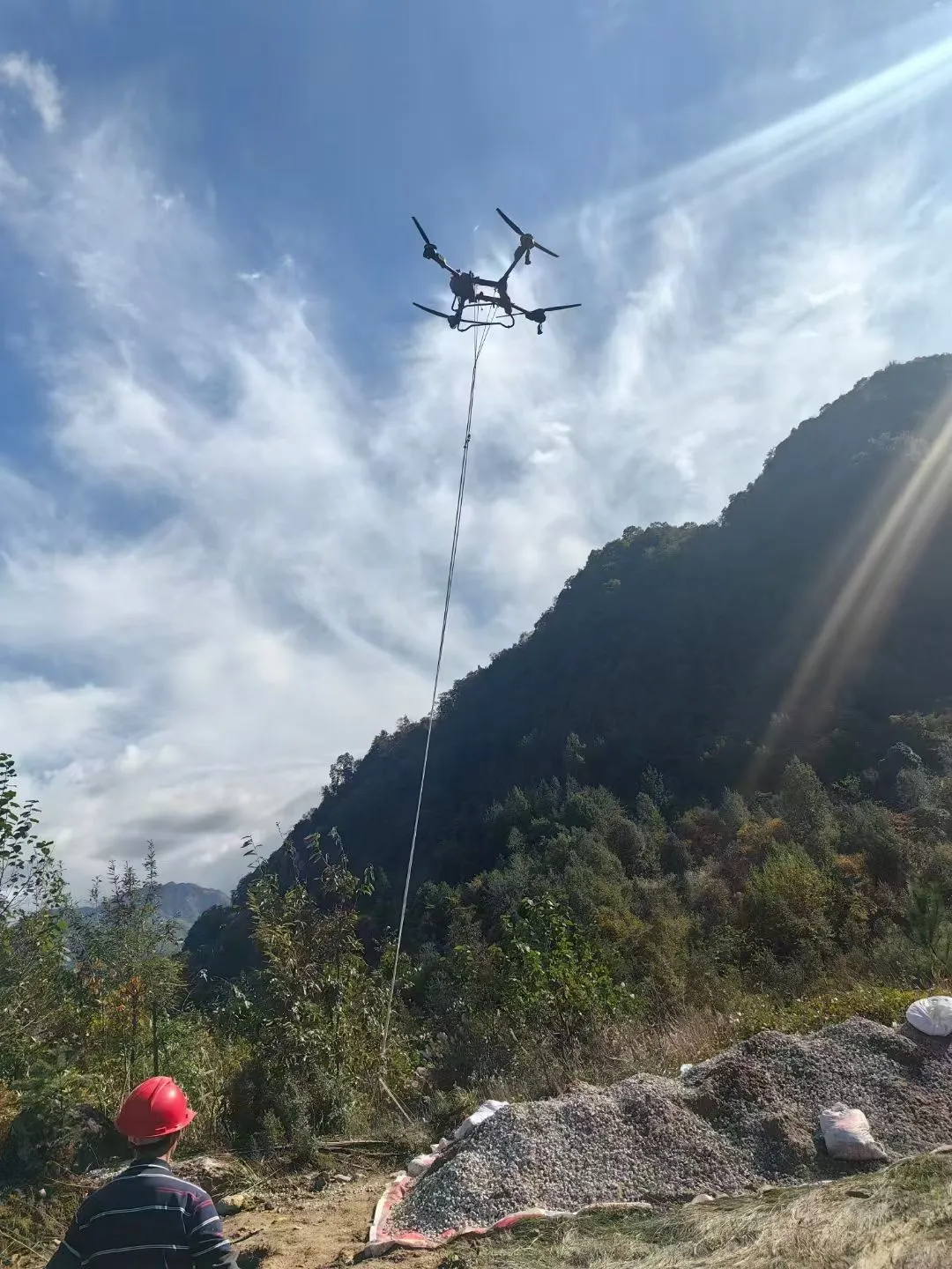 无人机吊运一天挣3000？