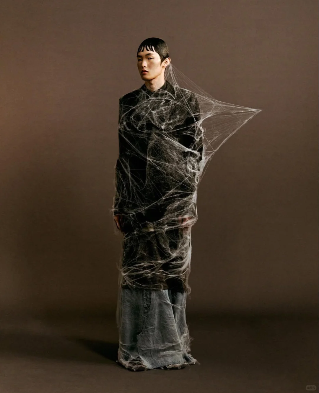 审美积累|把「束缚与生长」拍进了时尚的骨血