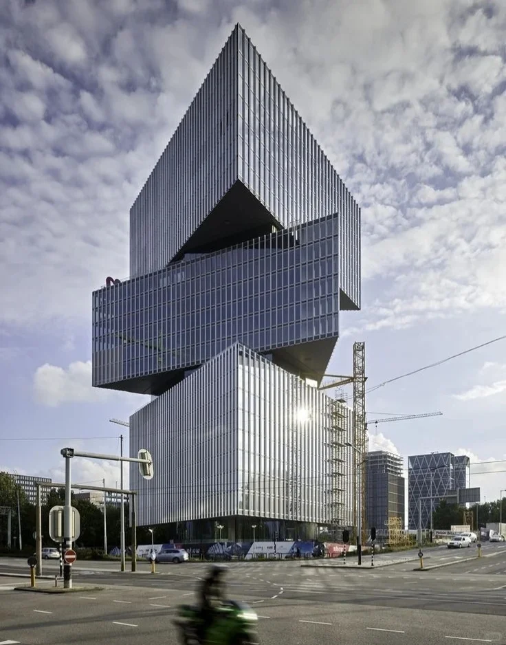 独特建筑的魅力：扭转建筑设计之美