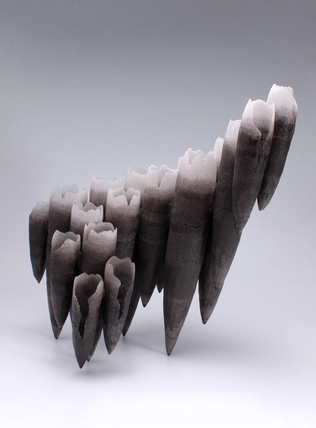 雕塑艺术家｜玻璃与陶的生命叙事