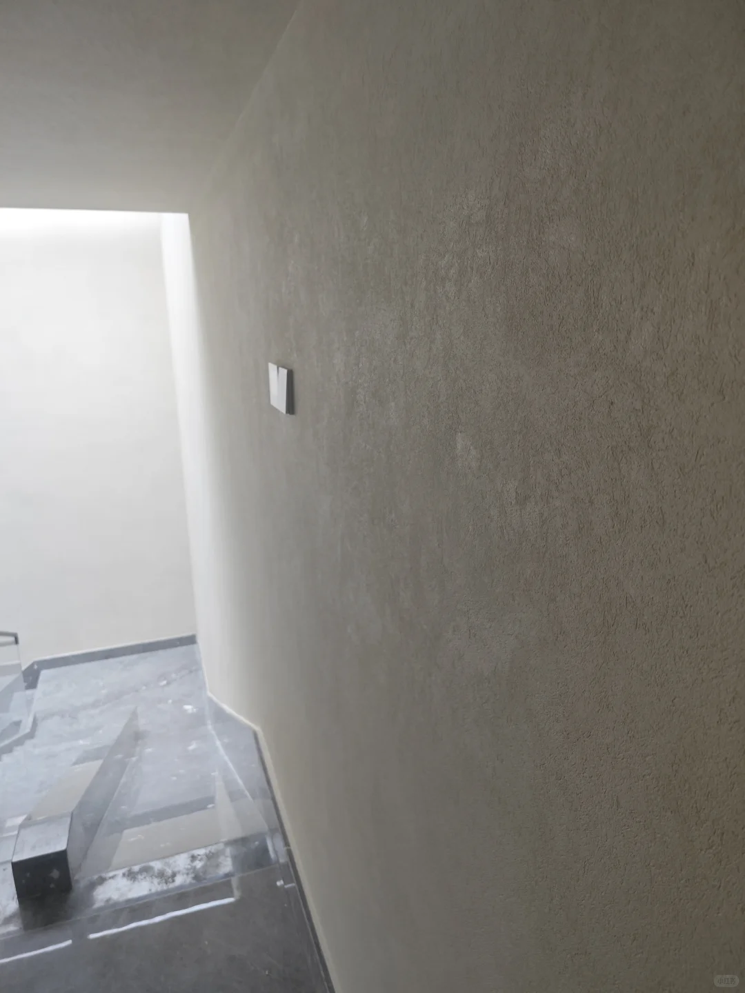 实惠型无机砂料防潮防霉，免刮腻子强度高。