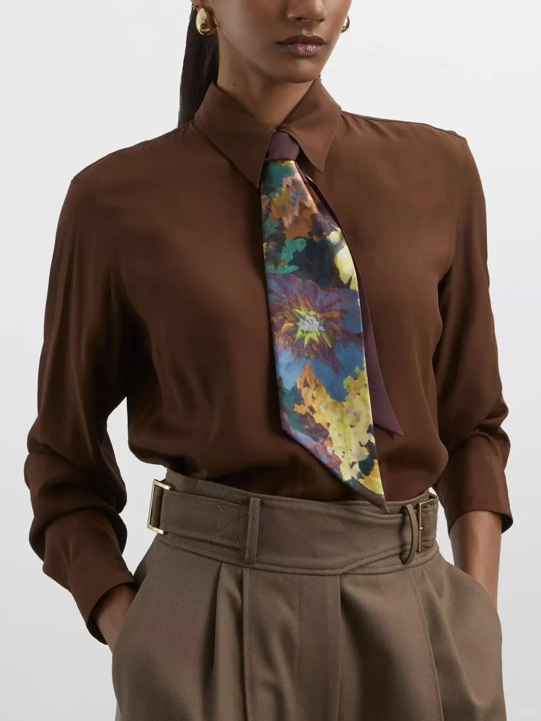 伦敦百年织物品牌公开的丝巾妙用?