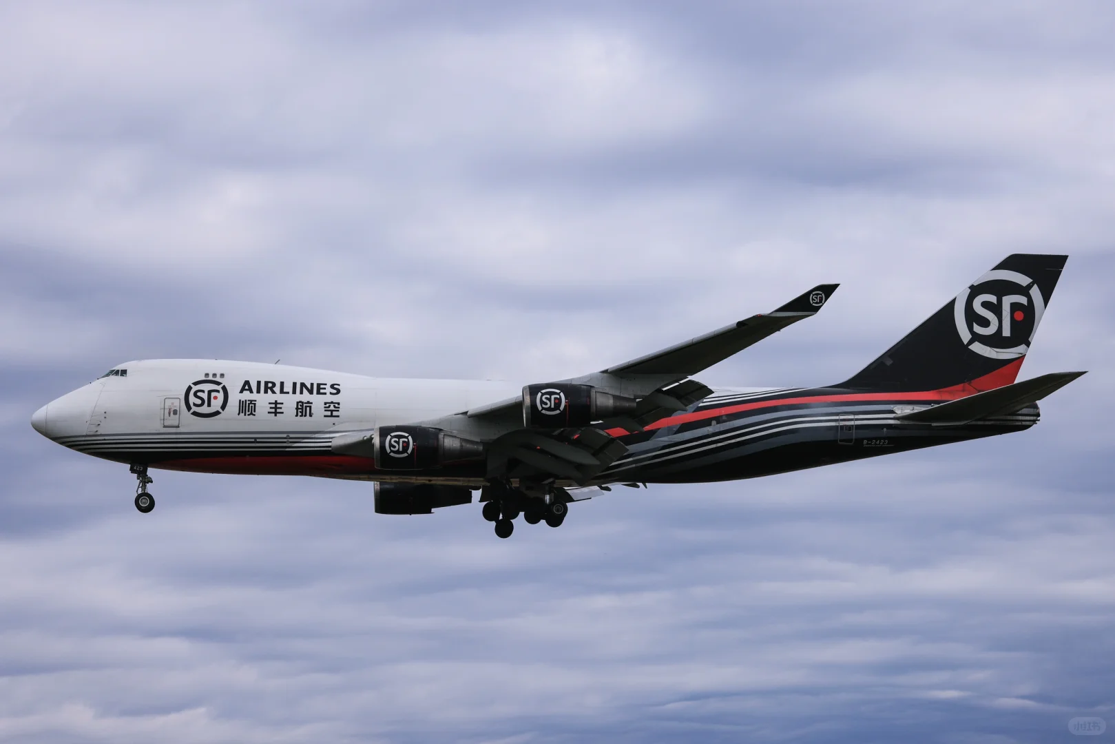 同一天的顺丰航空747和757，暴雨前后