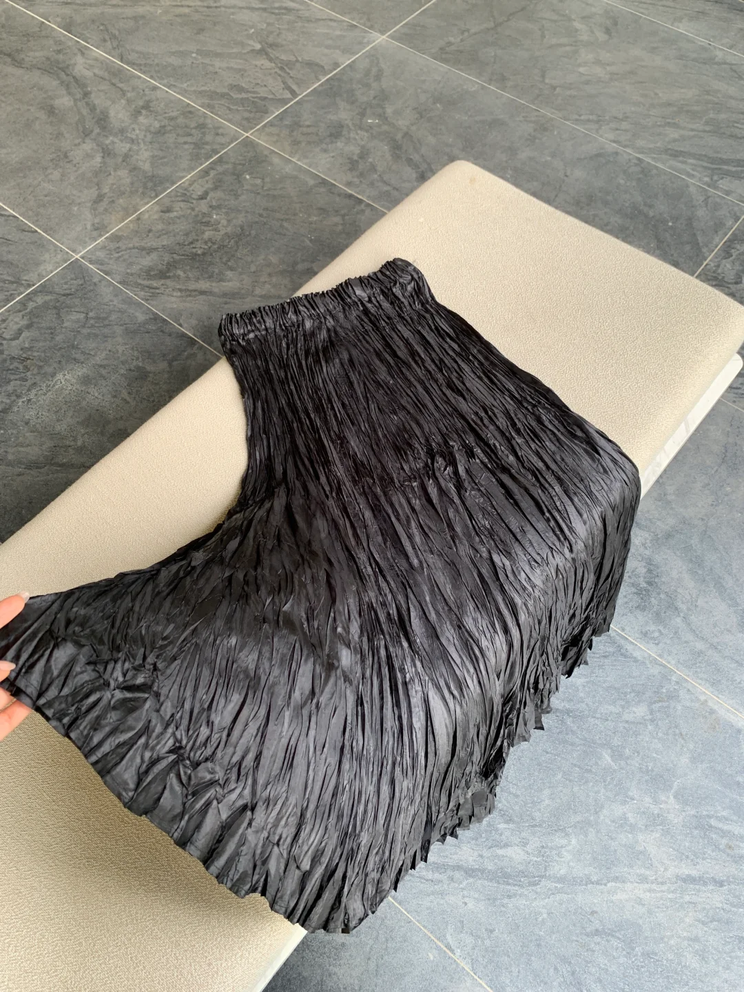 想要氛围感的 这条褶皱半裙可以尝试一下！！