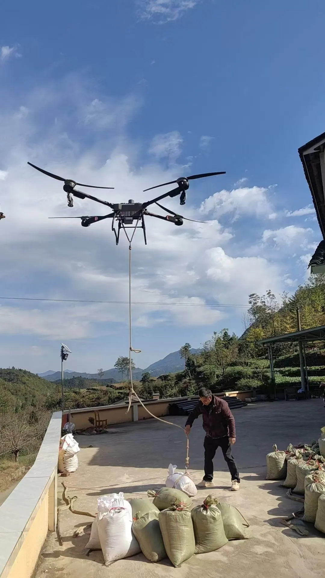 无人机吊运一天挣3000？