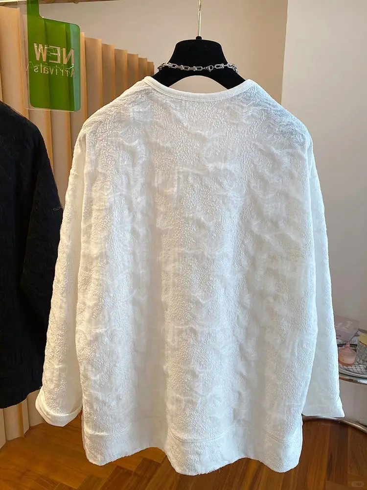 白色肌理褶皱T恤,气质感拿捏了!