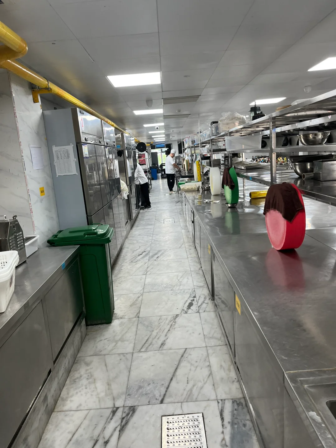 营业两年了的宴会厨房还是这么的干净整洁