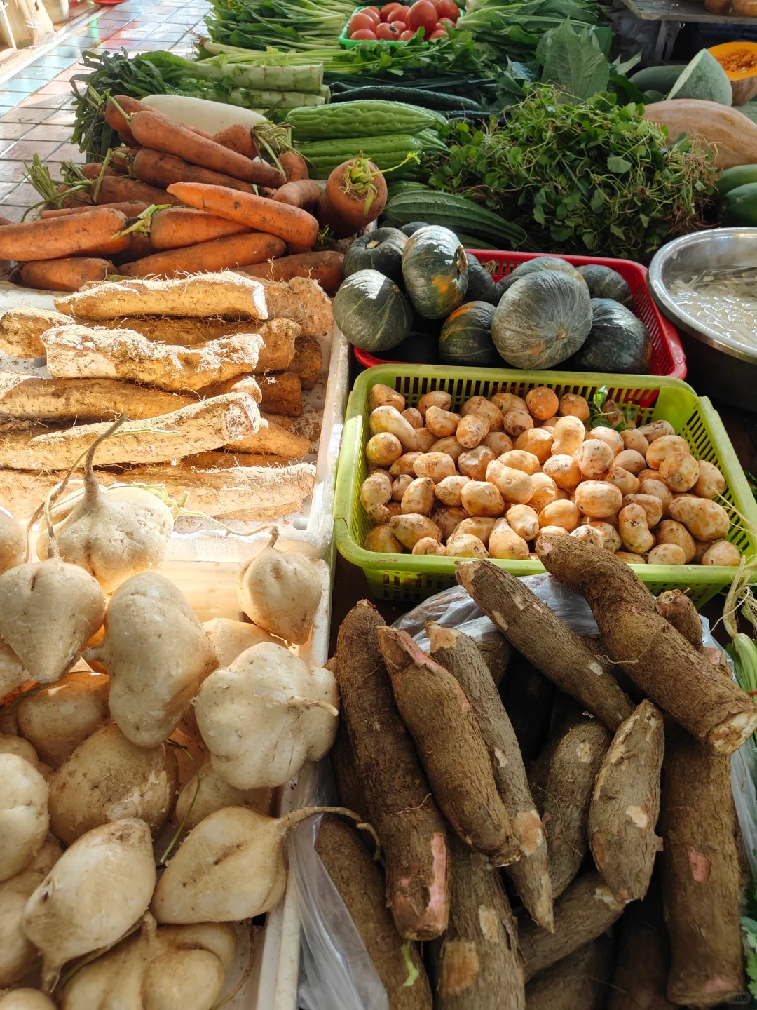 百色龙景菜市场越看越治愈的菜，忍不住拍拍