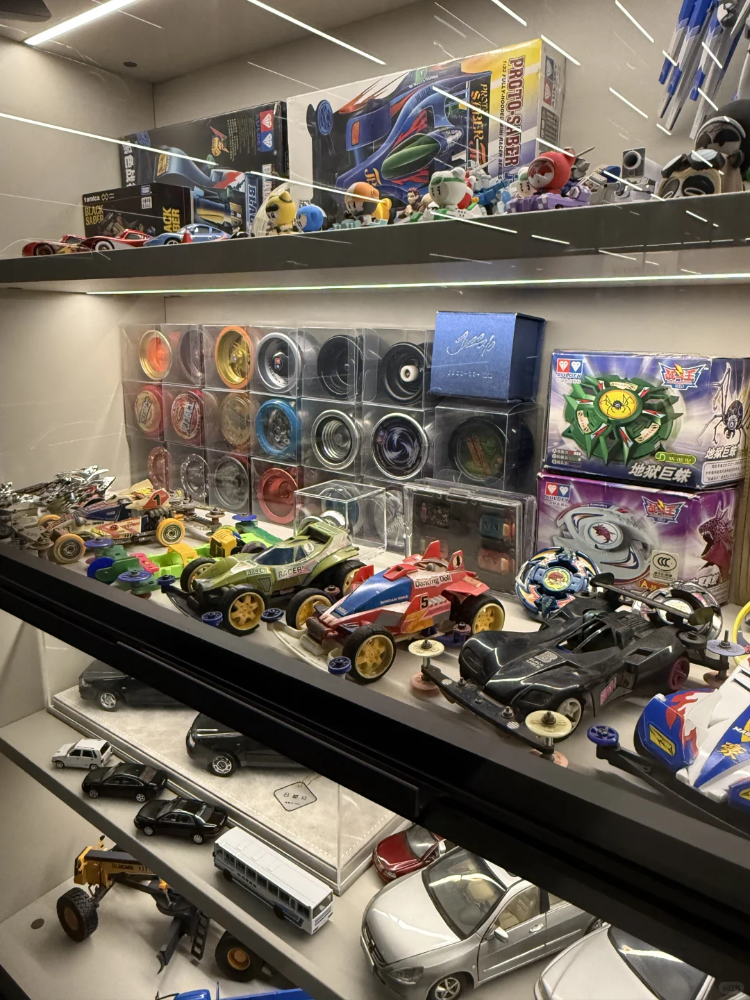 10年收藏 100辆汽车模型我的车库比4S店豪华