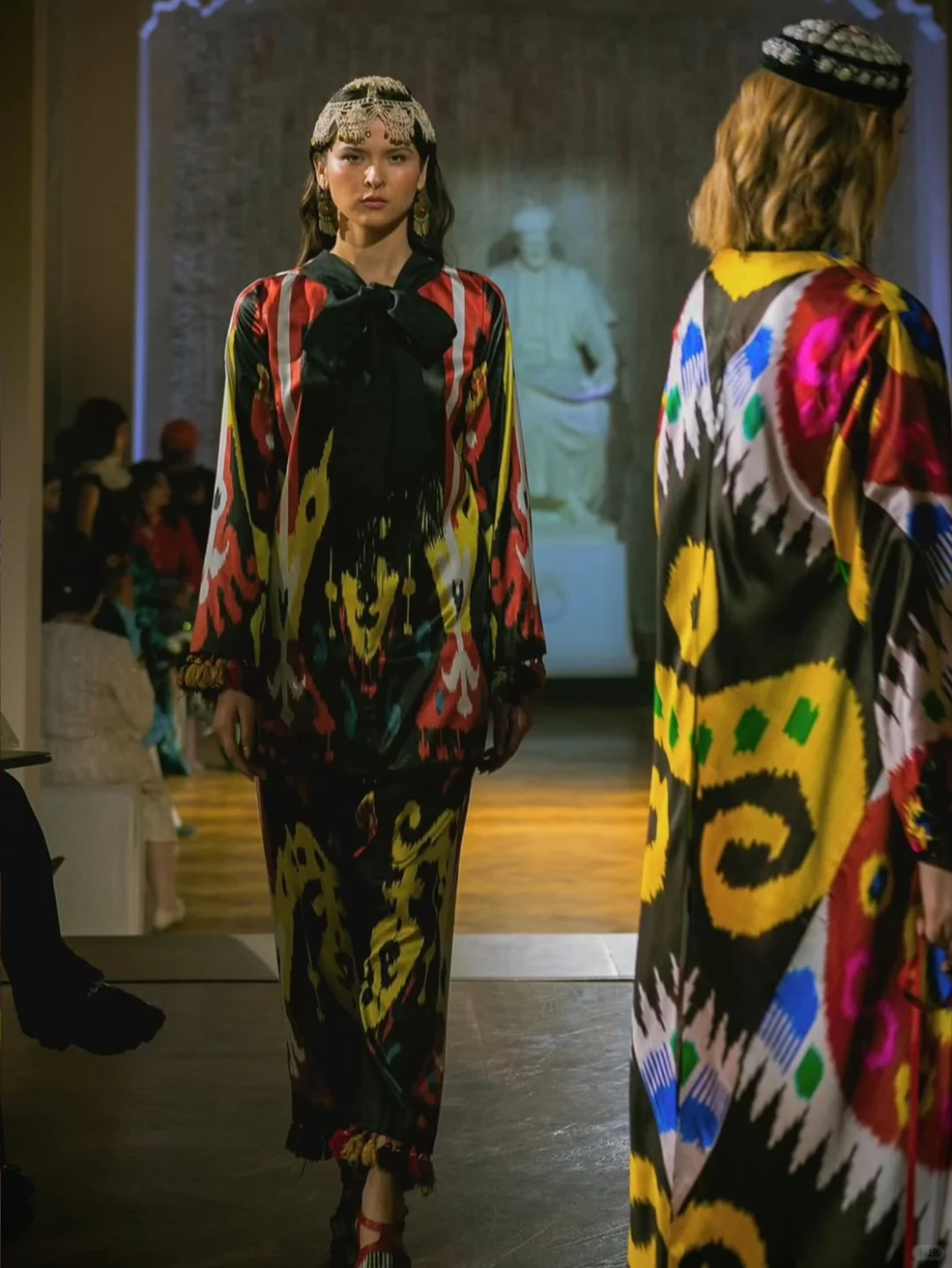 艾德莱斯风尚：传统与潮流的共舞