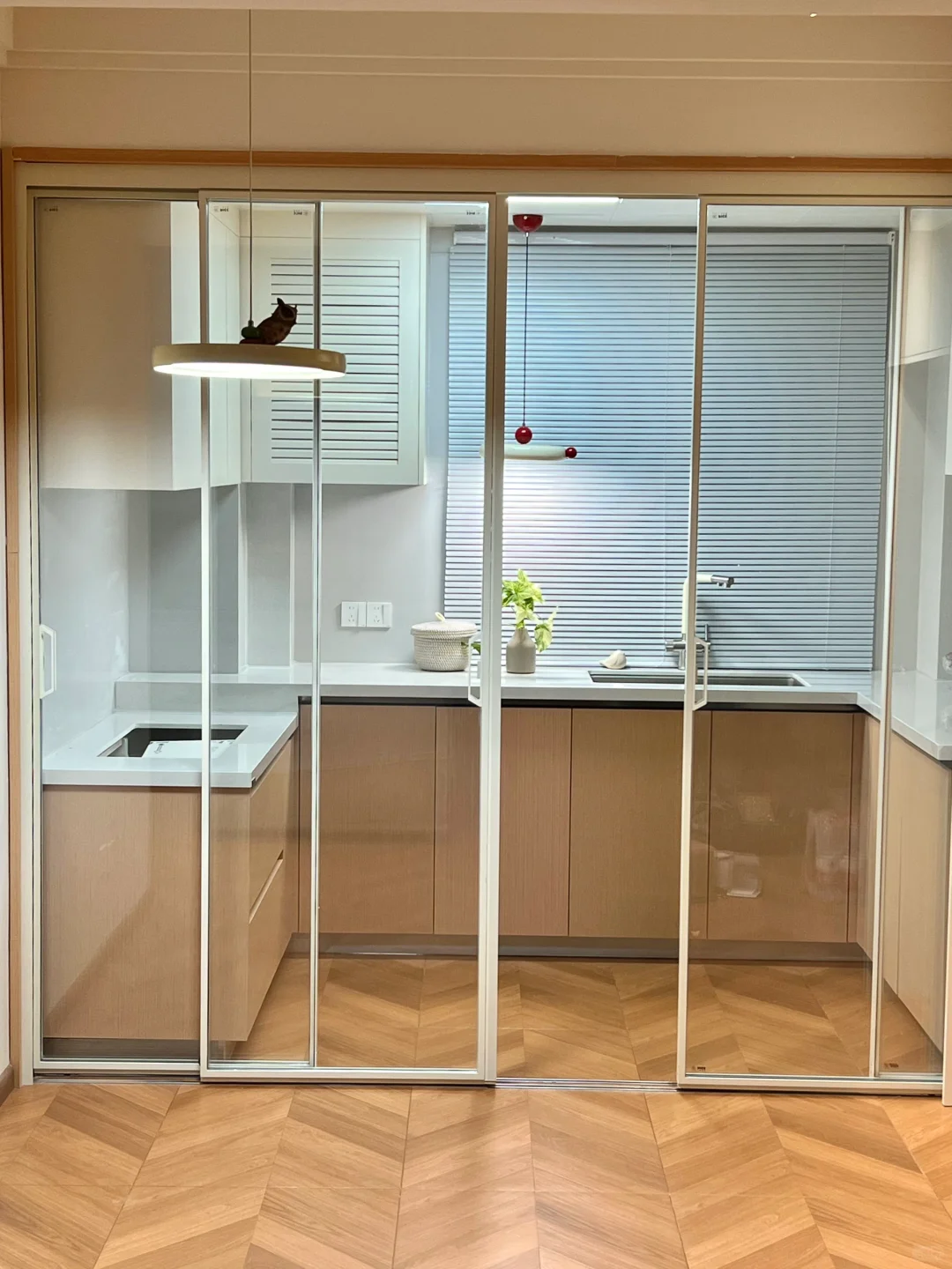 听我一句劝厨房推拉门要做超白玻＋极简边框