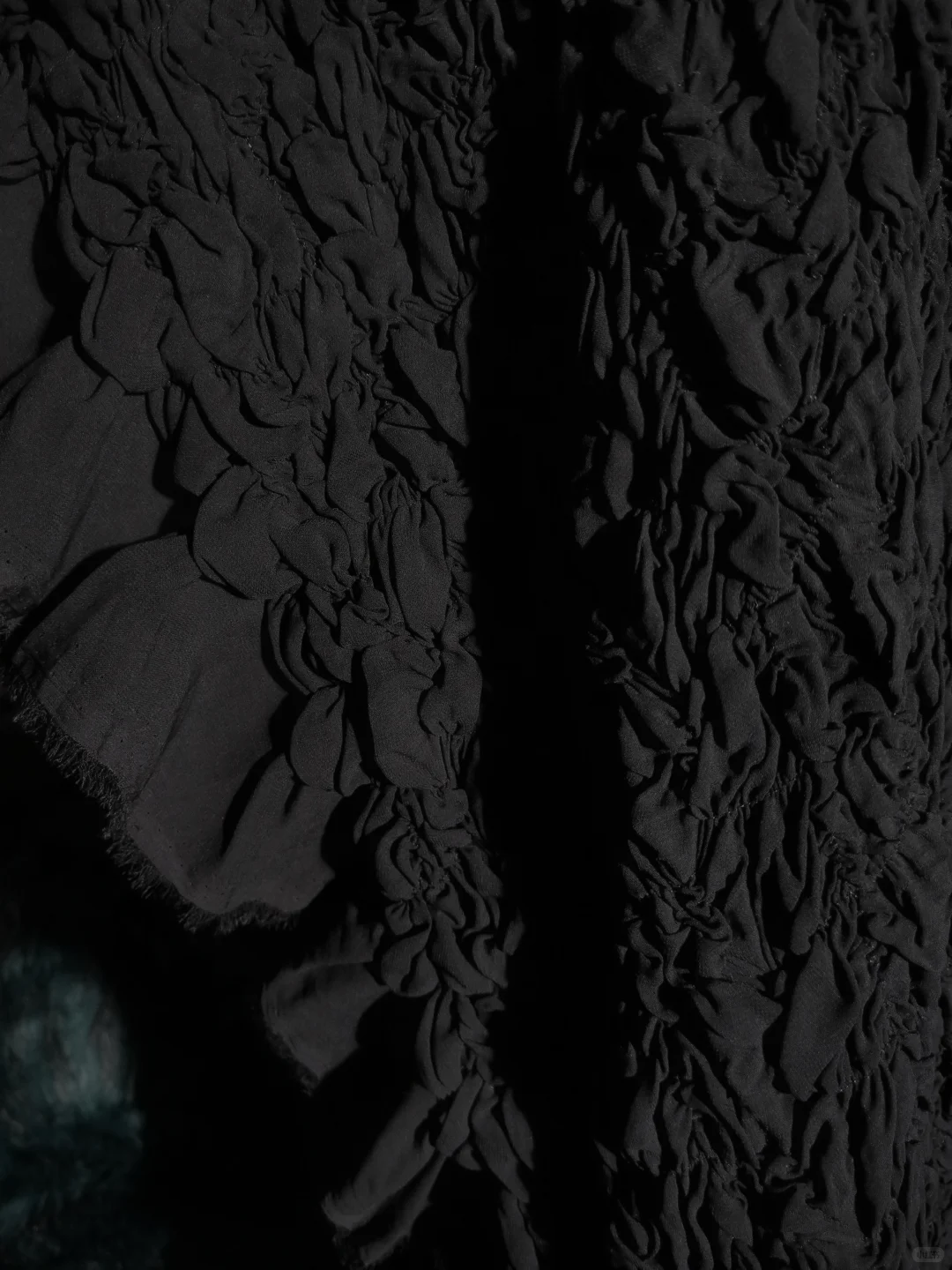 8元小众设计肌理感面料｜暗黑乱褶