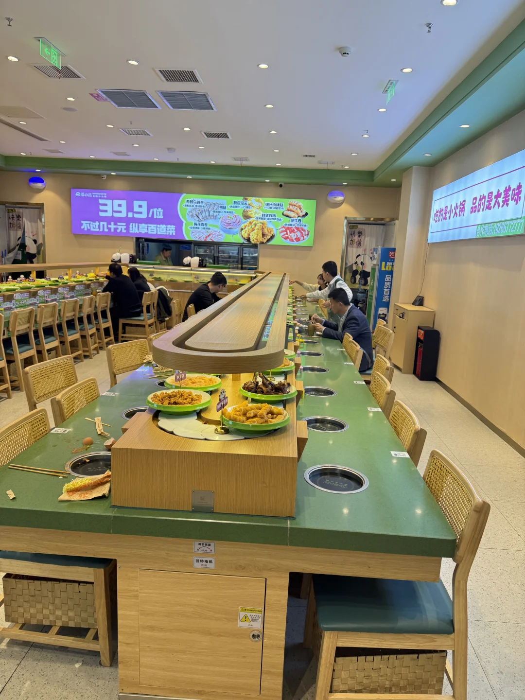 众多品牌合作的旋转火锅设备工厂的优势在哪