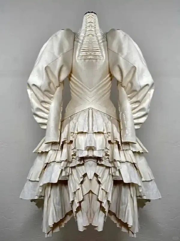 荷叶边和褶皱元素技法在白胚布上的完美呈现