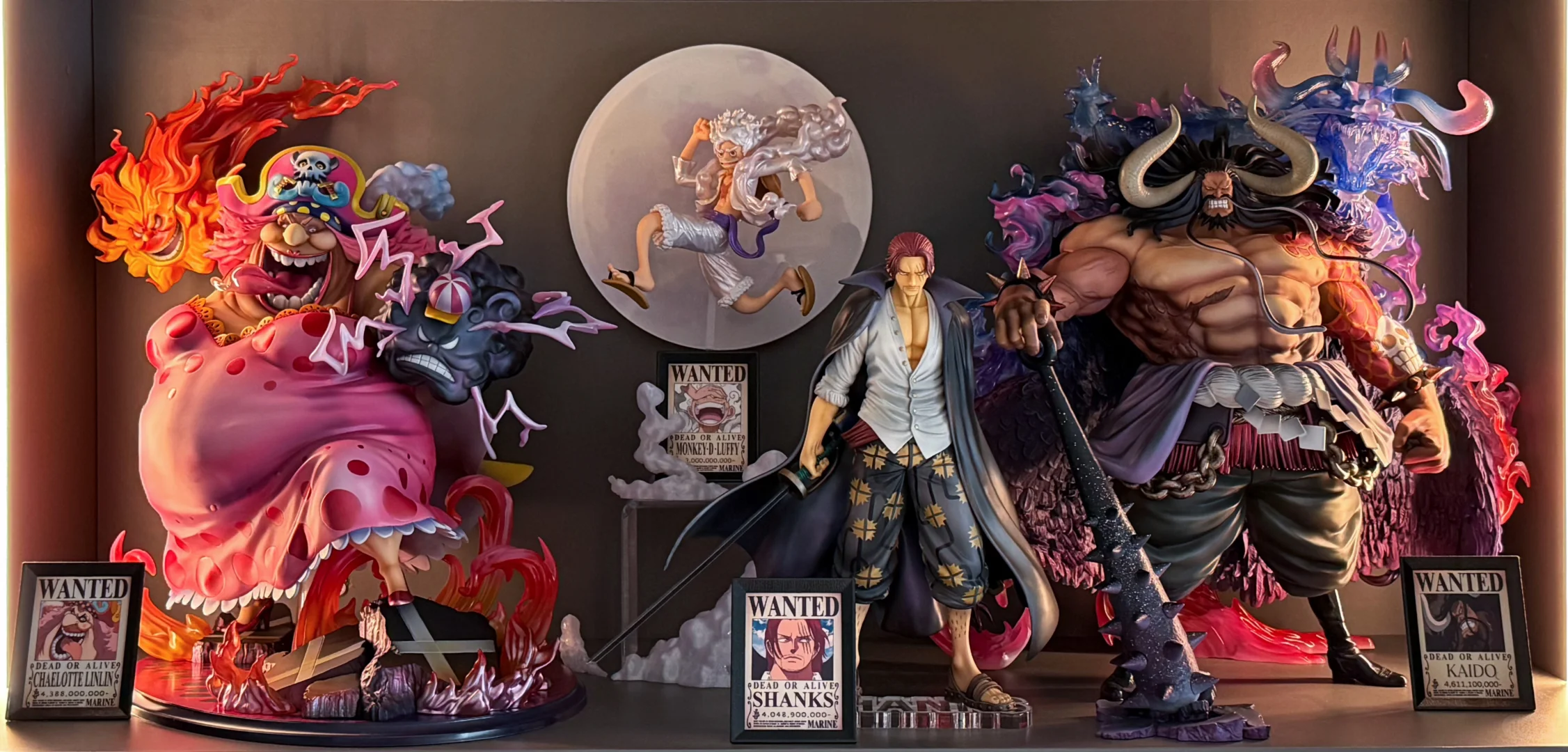 我的海贼王手办收藏（客厅柜）持续更新中……