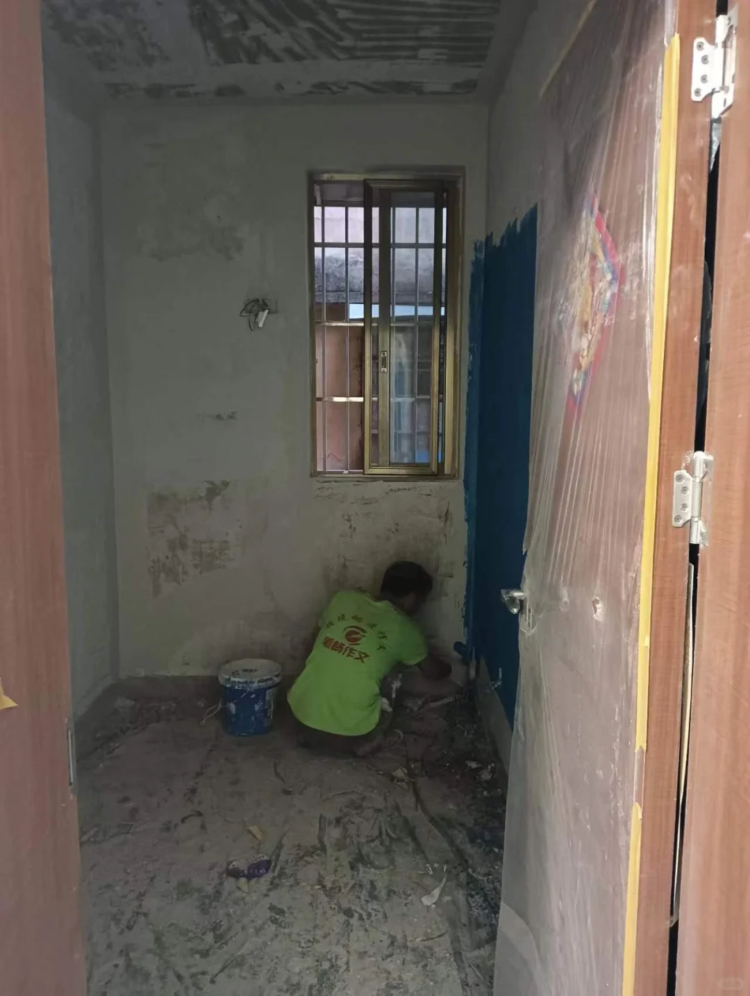 刷墙广州墙面翻新旧房改造旧墙刷新发霉刷白