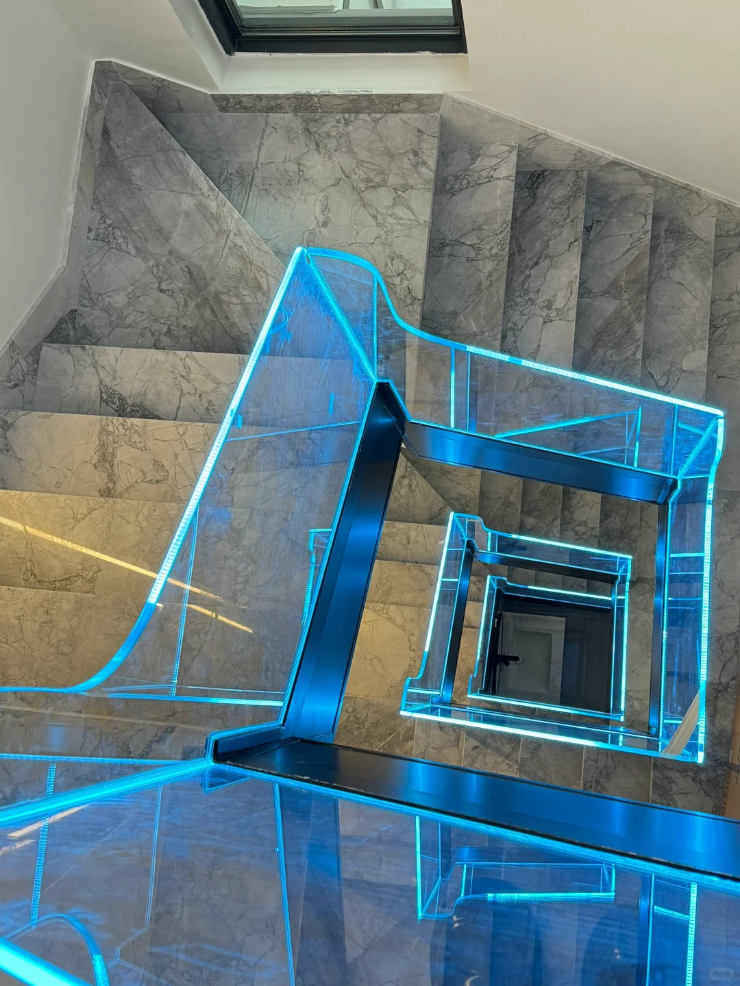 爸妈装的玻璃走廊