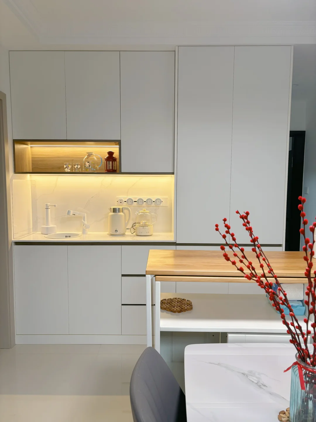 我家水吧台，选了最原始的喝水方式！